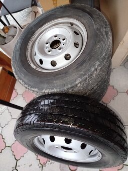 Predám pneu na diskoch 215/75r16c - 11