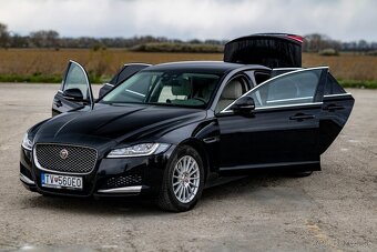 Jaguar XF 20d 132kW AWD 8AT (pohon 4x4, svetlá koža, LED) - 11