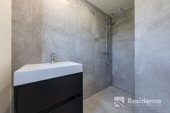 Zrekonštruovaný trojizbový byt so záhradou a garážou kúsok o - 11