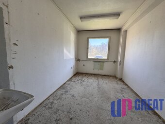 Na predaj budova s veľkým pozemkom–priemyselná zóna,Gbely - 11