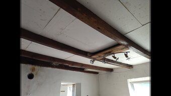 Na predaj starší rodinný dom s veľkou záhradou. - 11