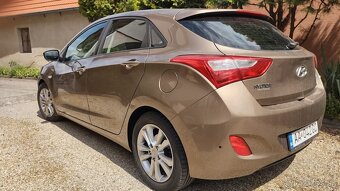 HYUNDAI i30 Len 99000 km 1,6GRDI - 11