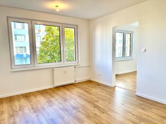 NOVÁ REKONŠTRUKCIA Veľký 2-izbový byt, loggia - 11