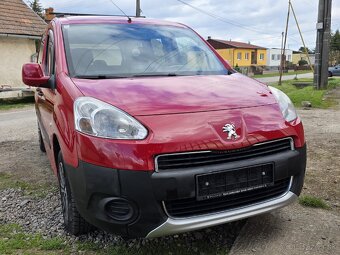 Peugeot Partner Tepee 1.6i Facelift mod. 2014 145 tisíc km - 11