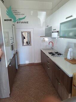 Exluzívny dvojpodlažný dom  vo vyhľadávanej lokalite na ostr - 11