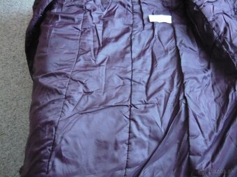 prešívaný kabát so šálom - 11