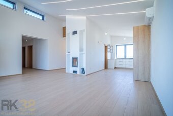 Nadčasové rodinné domy v skvelej lokalite pod Tatrami - 11