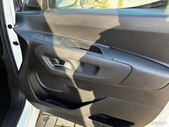 Opel combo e 1.5 cdti,75 kw,9/2019 - 11