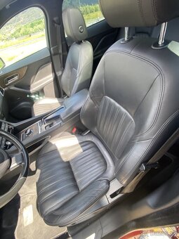 Predám luxusný Jaguár F Pace - 11