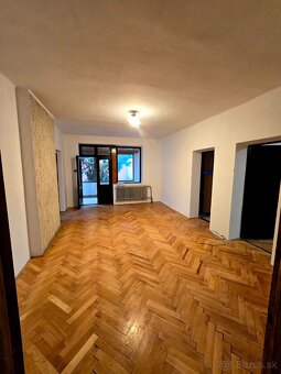 V Štúrove na predaj RD s penziónom - 11