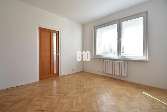 Priestranný 4 izbový byt na dobrej adrese - 11