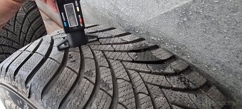 Predám zimné pneumatiky na VW elektronoch 5x112 r16 205/55 - 11