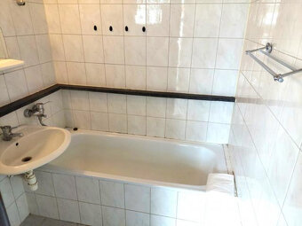 PREDAJ 3 - IZBOVÝ TEHLOVÝ BYT BLÍZKE CENTRUM MESTA - 11
