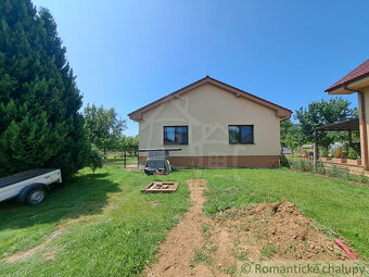 Pekný 3-izbový rodinný dom s veľkým pozemkom a garážou - 11