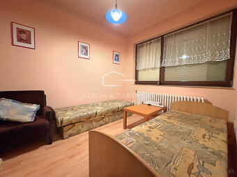 Atypický, priestranný rodinný dom v tichej časti Komárna - 11