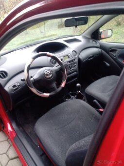 Predám Toyota Yaris,r.v 2004, 3 dverová - 11