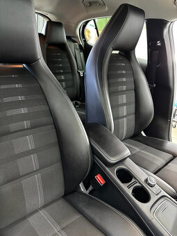 Mercedes-Benz GLA 200D 4MATIC FACELIFT - 11