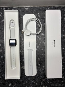 iPhone 15 Pro 128GB + Apple Watch Series 3 - 11