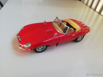 1:18 JAGUAR E type, cervena Bburago - 11