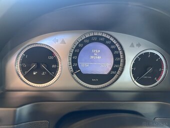 Mercedes-Benz C320 - 11