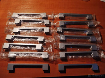 (09)  Garniže, konzoly, krúžky na závesy, úchytky - 11