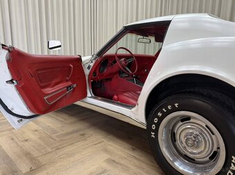 Chevrolet Corvette C3 Targa z roku 1972 - 11
