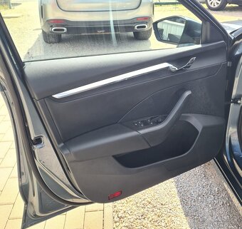 ŠKODA OCTAVIA COMBI 2.0 TDI STYLE 4X4 DSG /MOŽNÝ ODPOČET DPH - 11