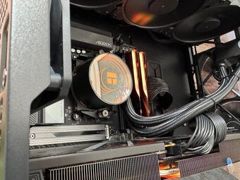 Ryzen 7 9800X3D\32GB\RX 9700XT\SSD\850W Zdroj - 11