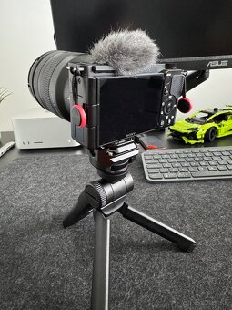 Sony ZV-E10 + Tamron 11-20 + Sony grip - 11