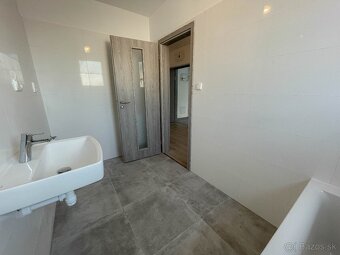 Krásny, moderný 2 izbový byt - 11