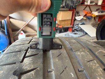 235/40 r19 - 11