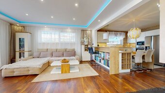 NADŠTANDARDNÝ RODINNÝ DOM - 11