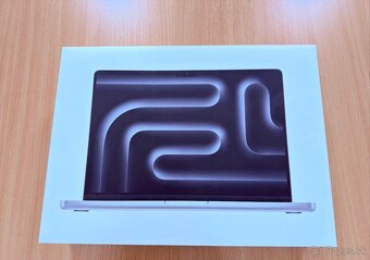 14" MacBook Pro – strieborný z roku 7.2024 - 11
