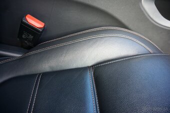 Jaguar F-Pace 2.0D I4 180k Prestige - 11