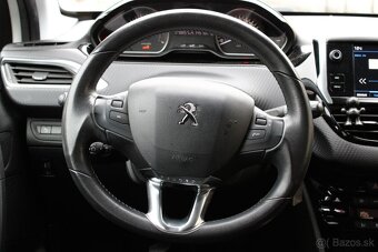 Peugeot 2008 1.2 PureTech Style, benzín 2018 - 11