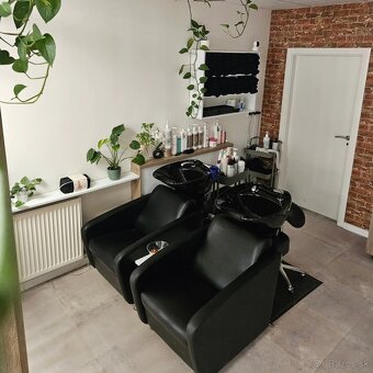 ODSTÚPIM zabehnutý kadernícky salón s novým HEAD SPA
 - 11