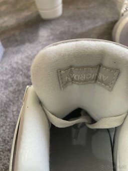 JORDAN 4 RETRO FROZEN MOMENTS - 11