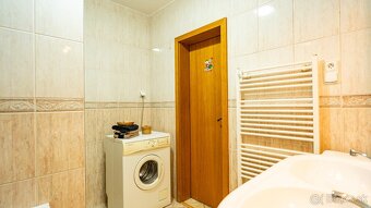 ⌂ZNÍŽENÁ CENA Predaj // 4-izbový rodinný dom 301 m² //VRÚTOC - 11