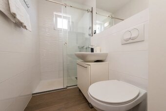 3-izbový zariadený apartmán v 1.rade od mora / Chorvátsko - 11