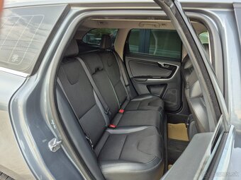 Volvo XC60 D4 2.4L Drive-E Momentum Geartronic AWD - 11