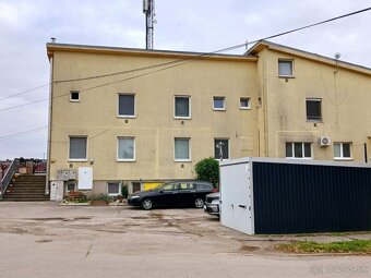NA PREDAJ 2-izbový byt Hlohovec s parkovacím miestom - 11