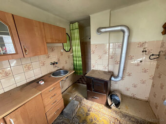 Predáme starší vidiecky dom pri Váhu - 11