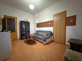 Príjemný rodinný dom v dobrej lokalite s veľkým dvorom - 11