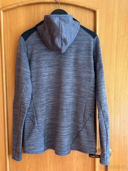 KVALITNÁ MIKINA s kapucňou zn.KARI TRAA č.L - 11