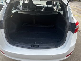 Hyundai i30 1.6 CRDi 81kW Family – 1. majiteľ, STK/EK do 27 - 11