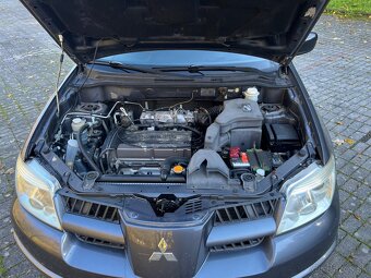 Mitsubishi Outlander 1 2.0 benzín 4x4 2006 - 11