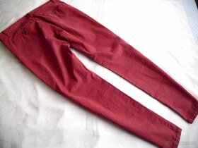 Desigual pánske chino nohavice bordovo červené L-XL - 11