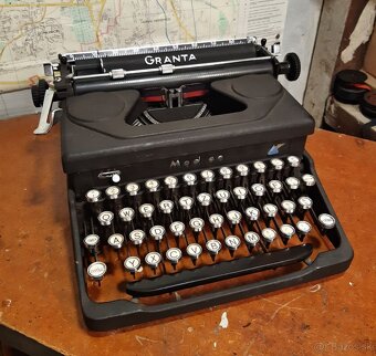 Funkční psací stroj GRANTA Model 90 z roku 1943 - 11