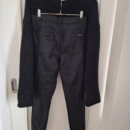 Dámske "kožené", glitrované nohavice - 11