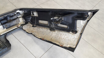 BMW 7 E32 Zadný nárazník - 11